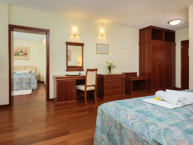 Familienzimmer mit Balkon 4*-Hotel Baška Voda